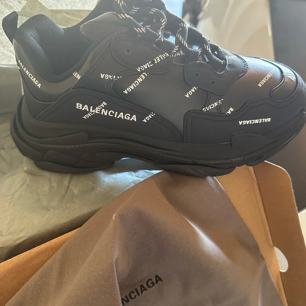 Balenciaga Men's Black Sneakers - Picture 3 of 6